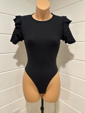 NWT Zara Black Ribbed Crewneck Bodysuit w/ Ruffle Sleeves Size: Medium Women’s